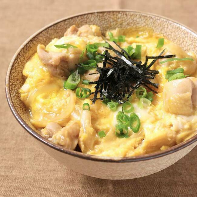 とろとろ卵の親子丼(味噌汁つき)