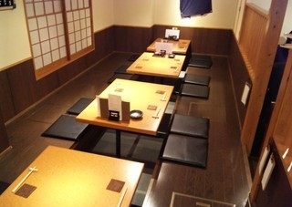 落ち着いた雰囲気の店内