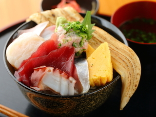 炙り穴子一本のせ海鮮丼
