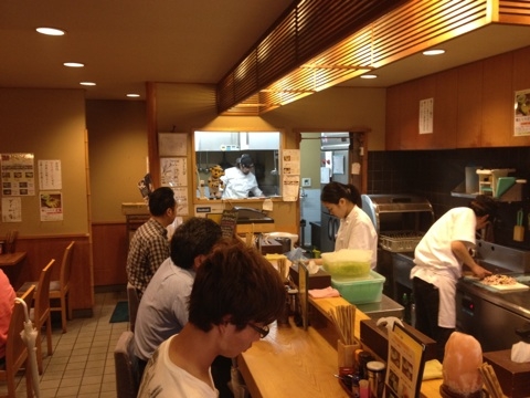 衛生的で清潔感のある店内。コロナ対策も〇
