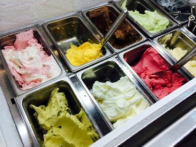 季節の果物を使った自家製ジェラート