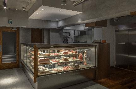 店頭の精肉店