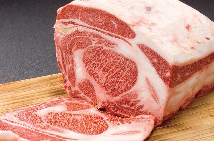 一頭買いしたお肉は自社でさばいています。