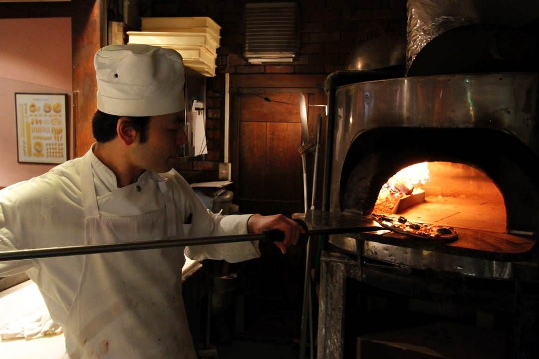 イタリア製の薪釜は段違いの味わいです。