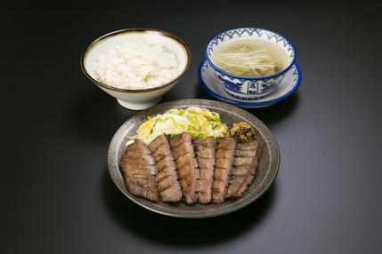 ダイナミックな『職人仕込特切り厚焼定食』