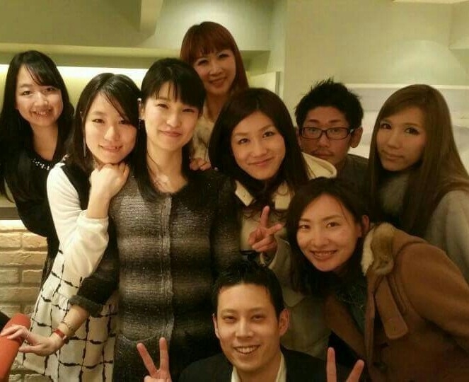 節目にはみんなで食事会なども開催