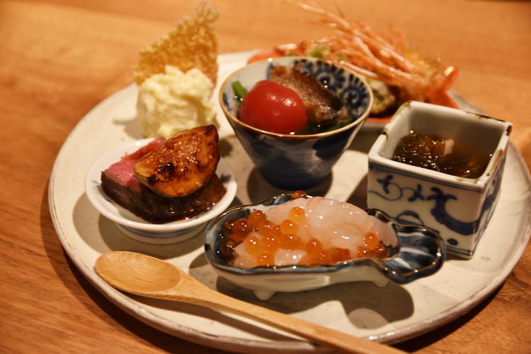 宝石箱のような前菜盛り合わせ。