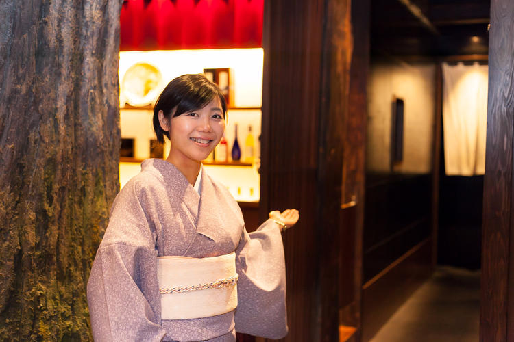 ホールは様々な着物をご用意