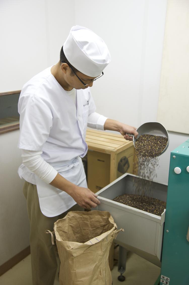 玄ソバから完全自家製粉〈選別〉