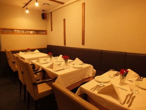 店内。