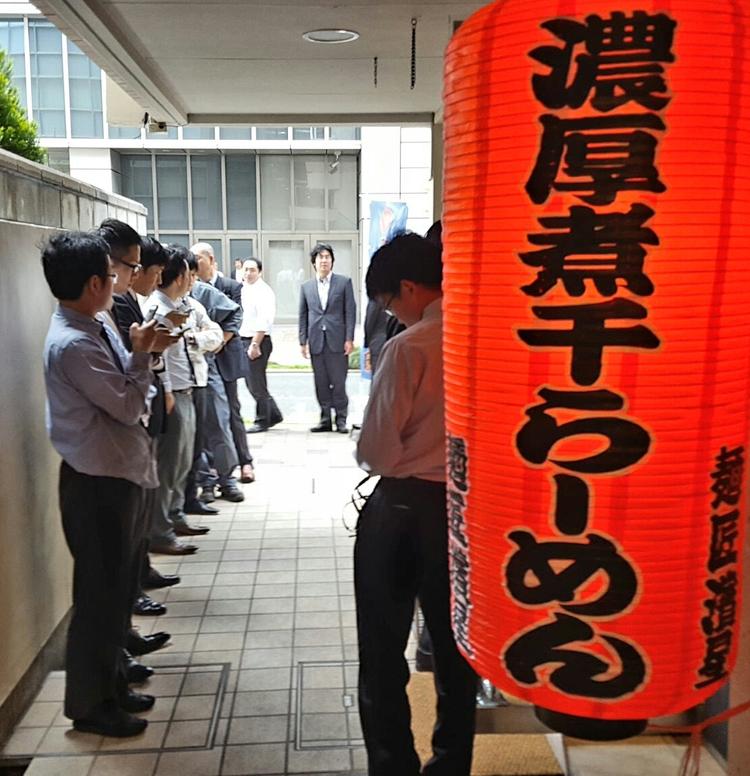 関内店は食べログ3.57の行列店です!