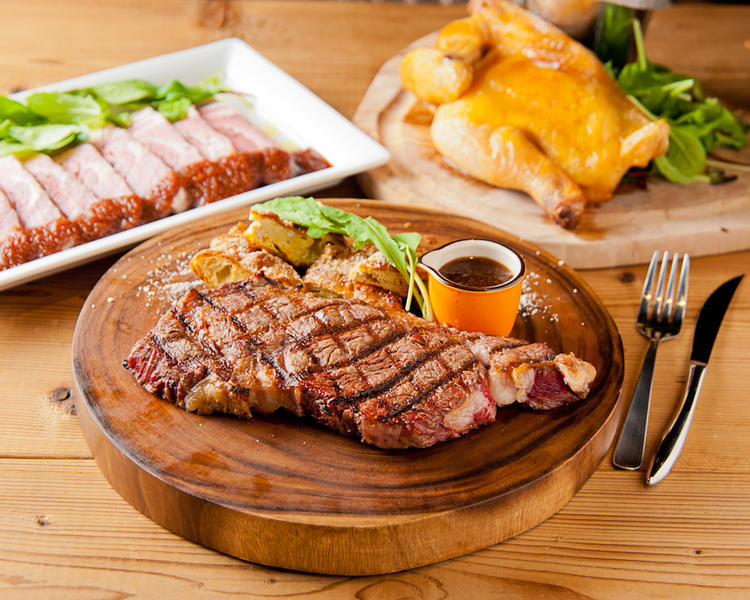 お肉、チーズにはとことんこだわります。