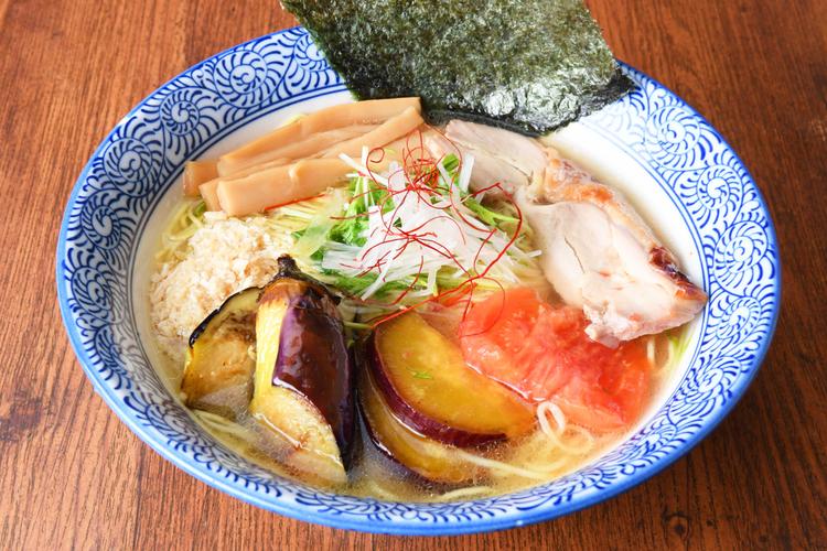 野菜たっぷり、ヘルシーな「そるとそば」