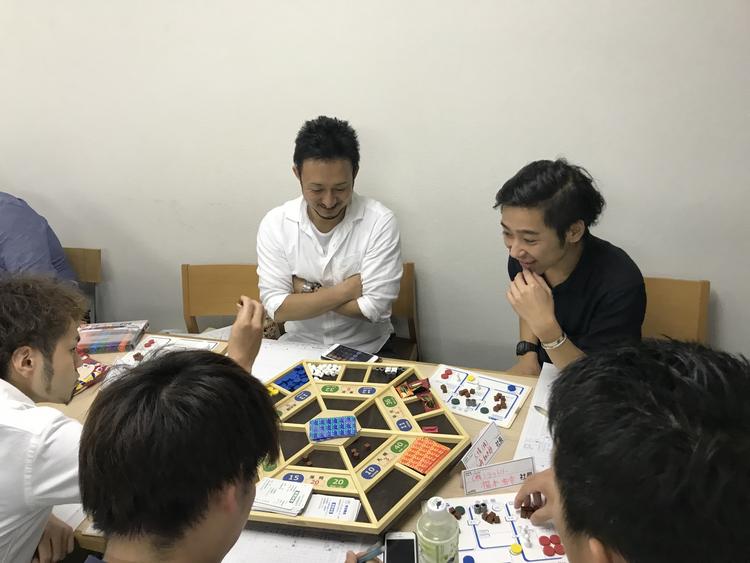ボードゲームを使った戦略会計研修の様子
