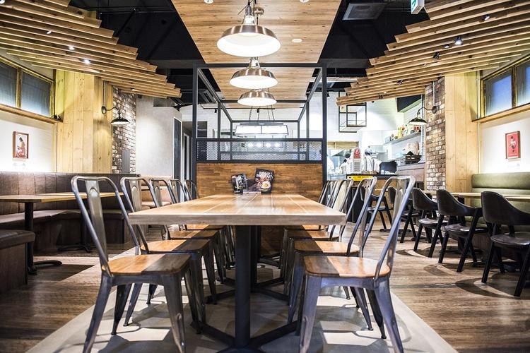 前衛的でブルックリンテイストの店内