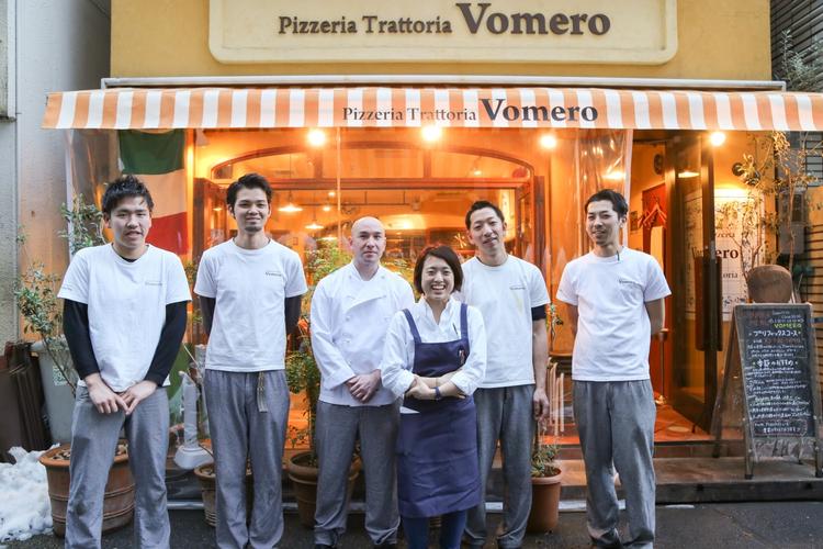 陽気なスタッフと明るいお店