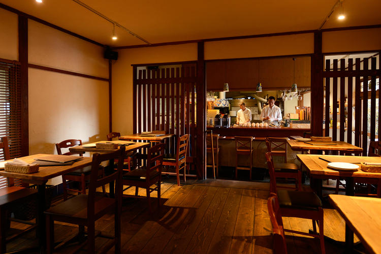 温かみのある店内。
