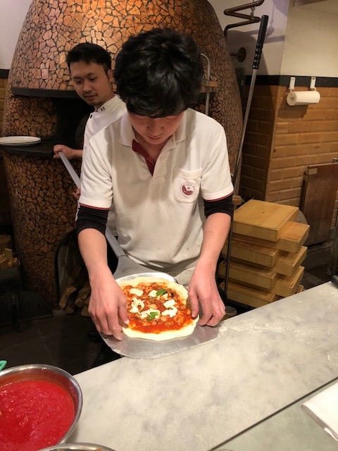 未経験者 ピッツァ、練習中
