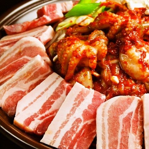 本格的な韓国料理チュックミ