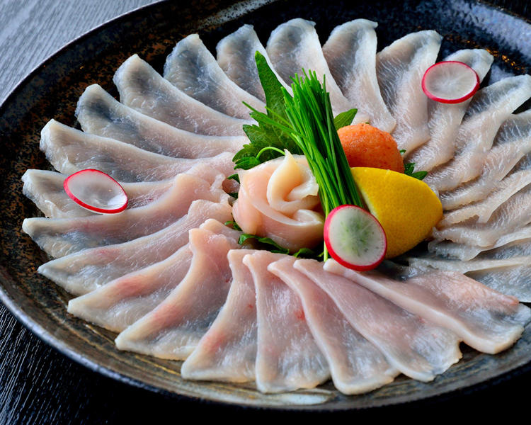 新鮮な地鶏のうす造り