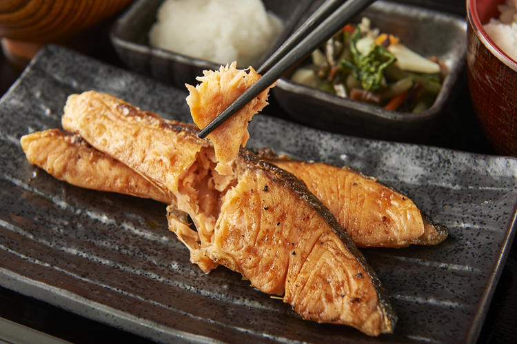 数多くのお客様に支持される炭火焼き魚定食