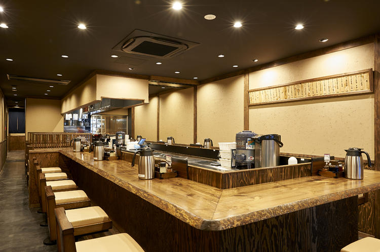 風情あるおしゃれでスタイリッシュな店内