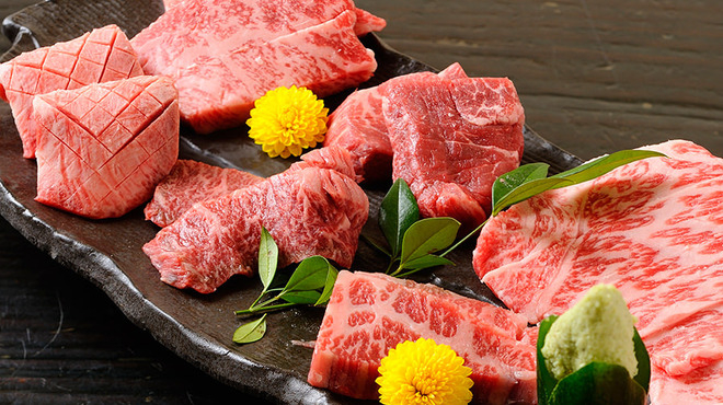 厳選されたお肉の数々を提供しています