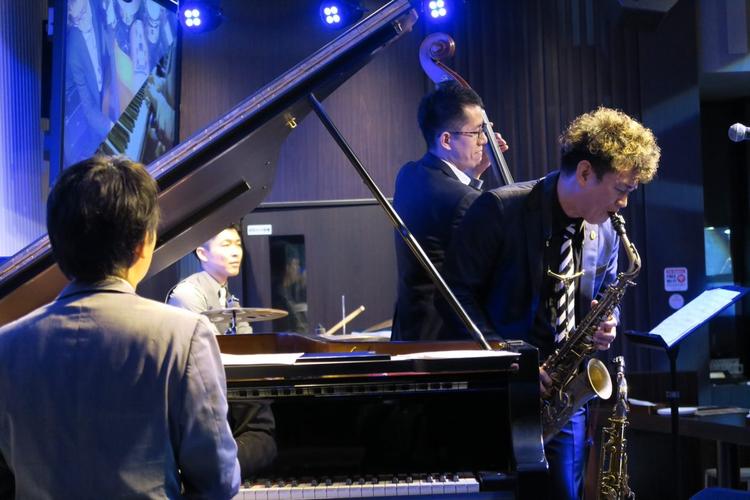世界でも稀なシアターフレンチレストラン