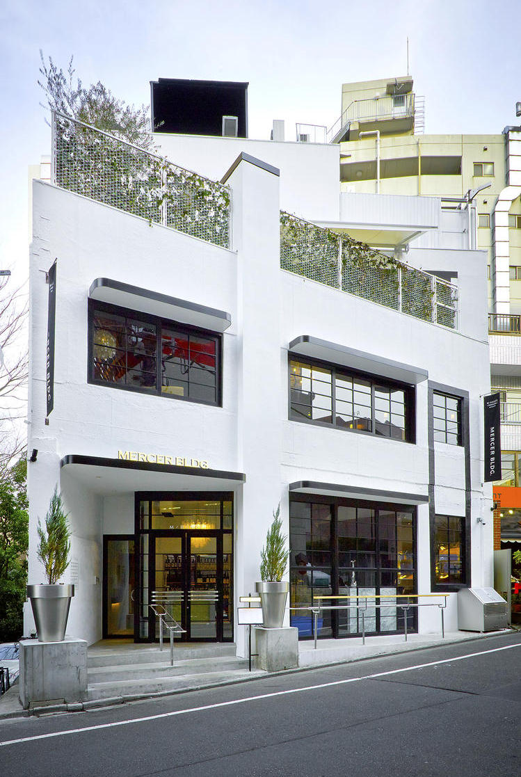 ビル一棟丸ごと店舗です。