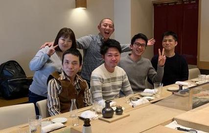 スタッフで食事にも行きます。
