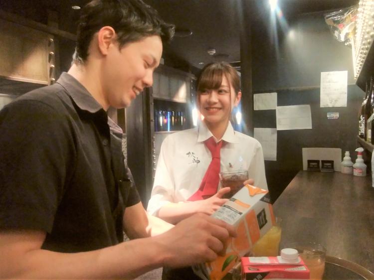 左側は店長!年齢関係なく活躍できる環境☆
