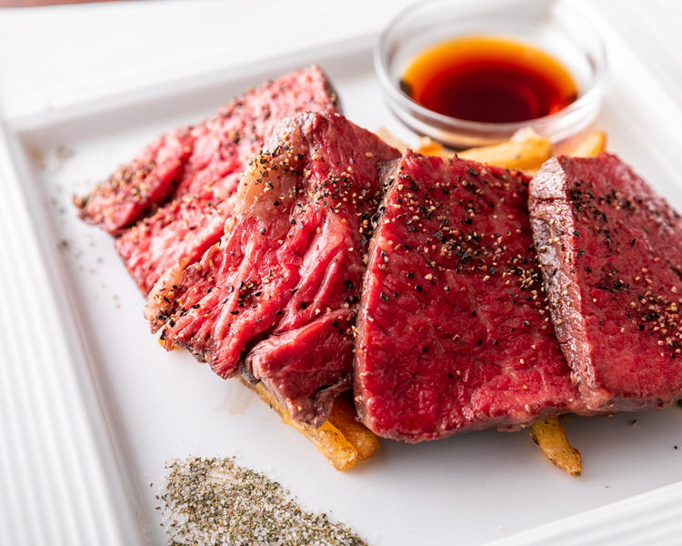 お肉料理を中心としたダイニングバー