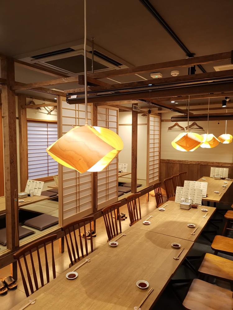 全58席の店内、個室も5部屋あり