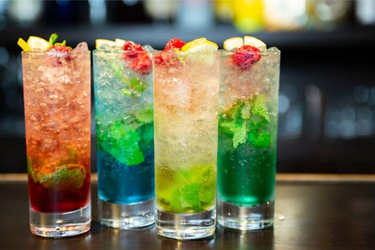 沢山のカクテルやお酒が覚えられます☆
