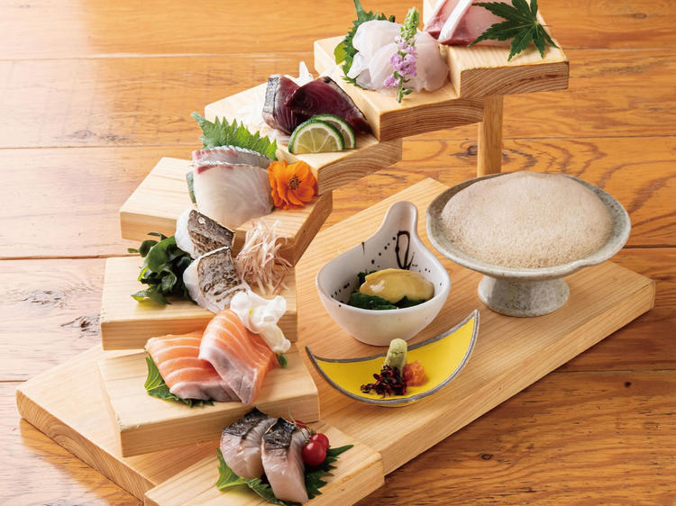 名物のお刺身階段7種盛り合わせ