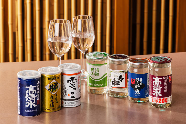 各地のカップ酒が特徴です