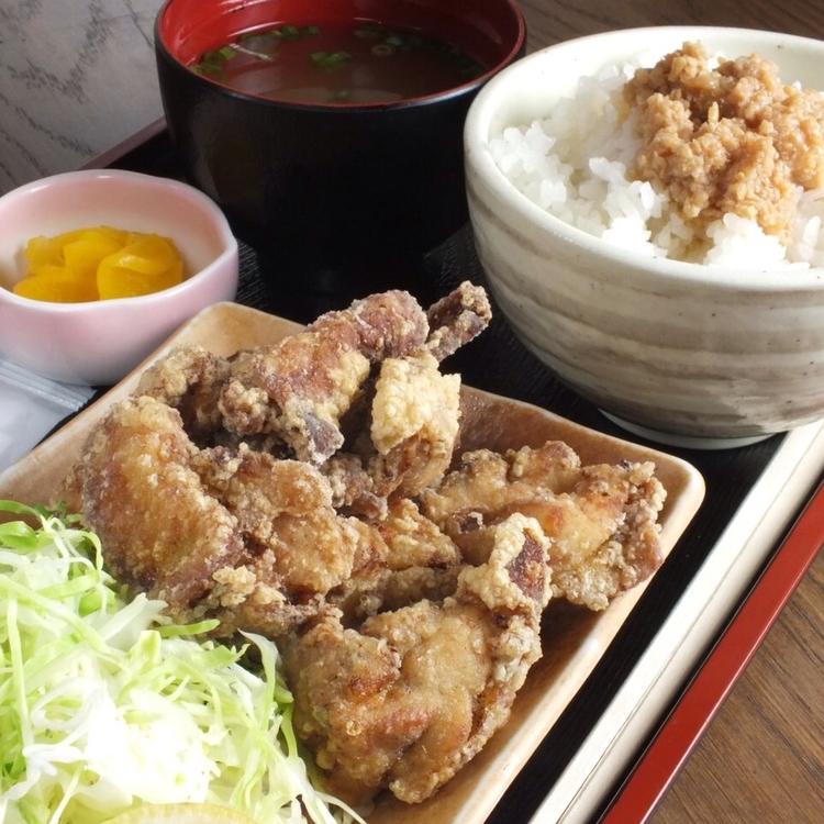 ランチの一番人気・からあげ定食。