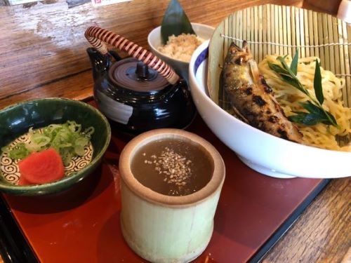 夏限定の鮎涼ラーメン