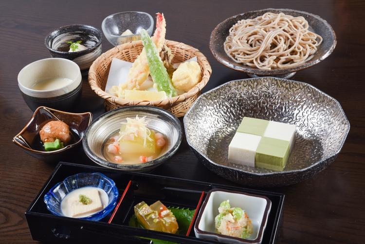 豆腐料理店も併設しています