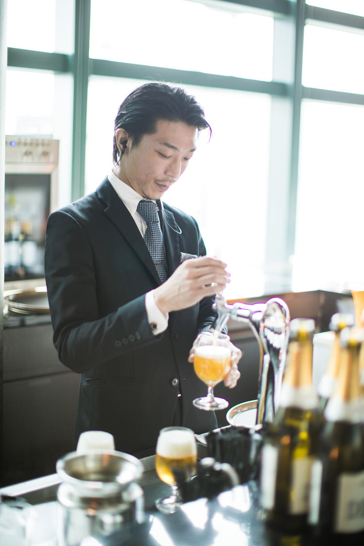 お酒づくり、一流のサービスが学べます