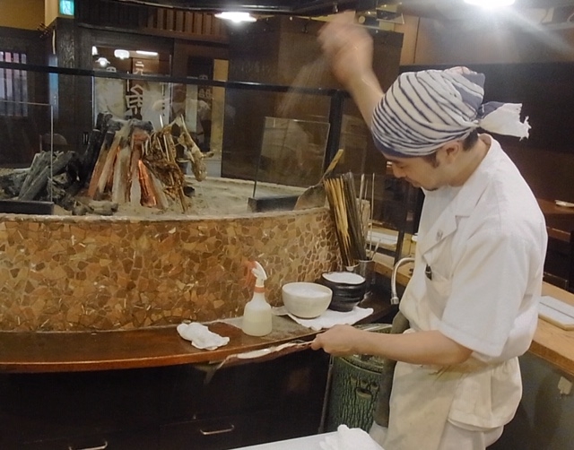炉端焼き 日替わりの魚が魅力です。