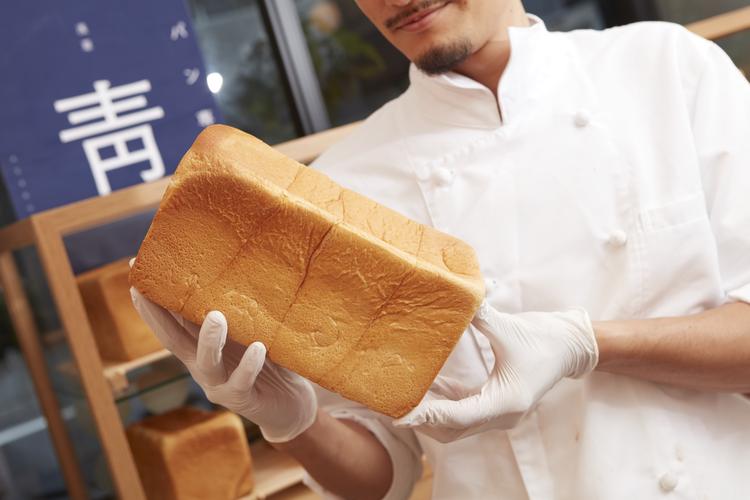 人気食パン専門店【靑-AO-】の食パン♪