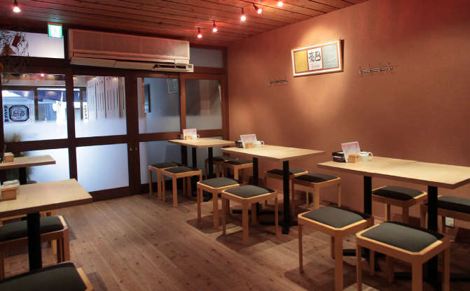 スタイリッシュで綺麗な店内