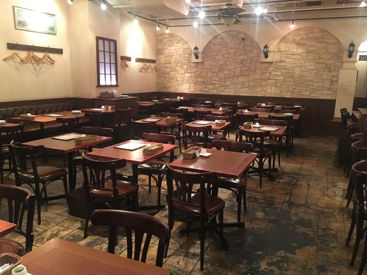 まるでイタリアの市街を想わせる店内。
