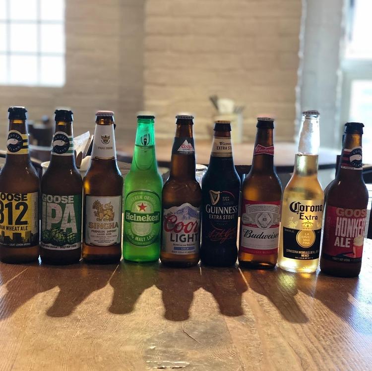 ビールが似合う、海を感じる店舗です