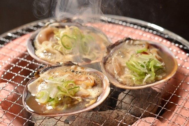 豊浜、片名漁港で買付の新鮮魚介。