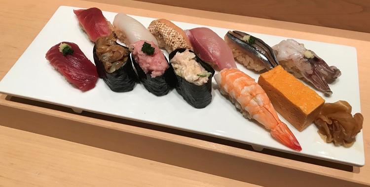 賄いのお寿司なんと赤酢のシャリで12貫!