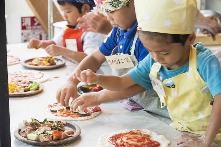 月に2度開催の子供ピッツァ教室!