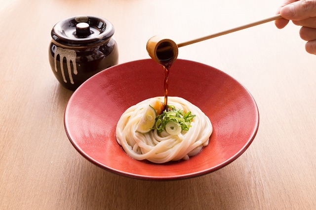 看板商品の「壷熟成生醤油うどん」