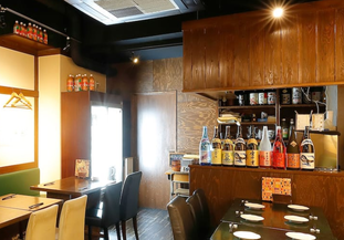 木の温かみある、親しみやすい店内です!